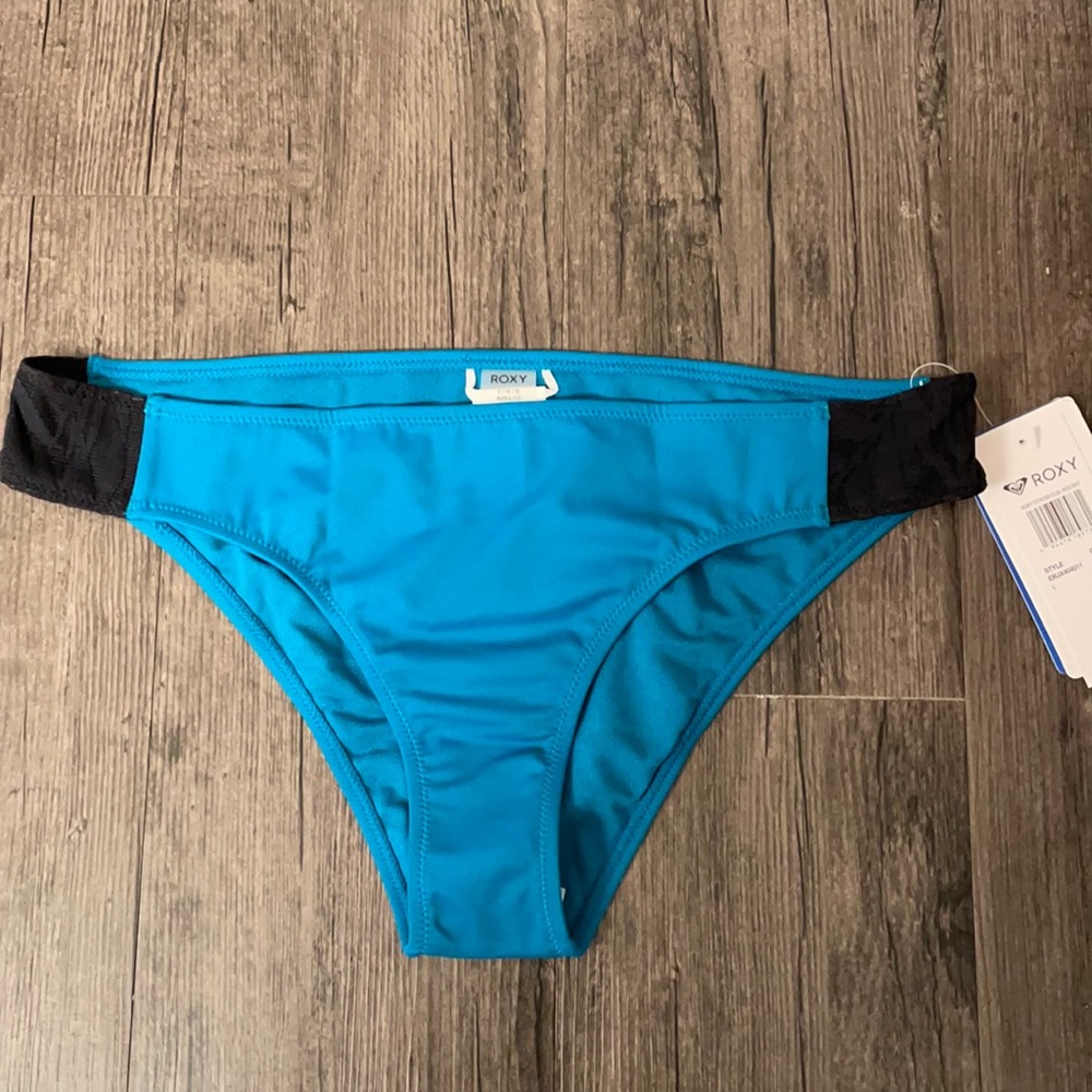 Roxy bikini bottoms. Size L. New with tags.